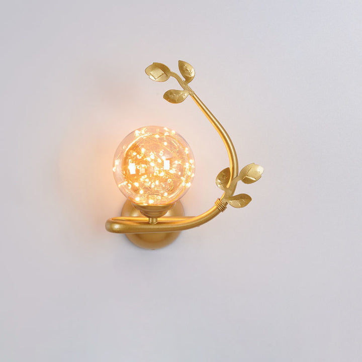 Zeitgenössische Luxus-Eisenrahmen-Glasbecher-Schirm 1-Licht-Wandleuchte für Wohnzimmer 