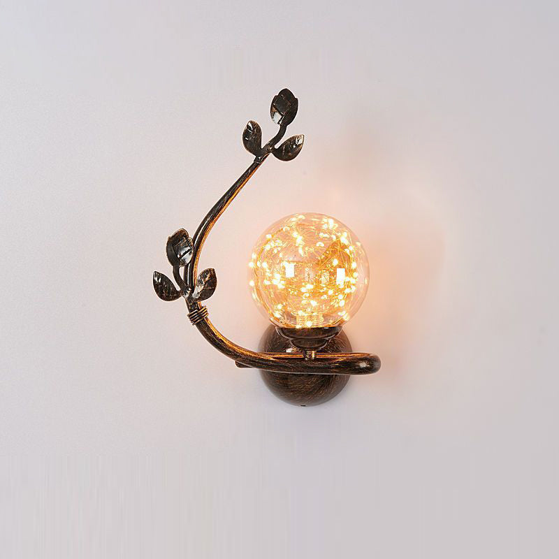 Zeitgenössische Luxus-Eisenrahmen-Glasbecher-Schirm 1-Licht-Wandleuchte für Wohnzimmer 