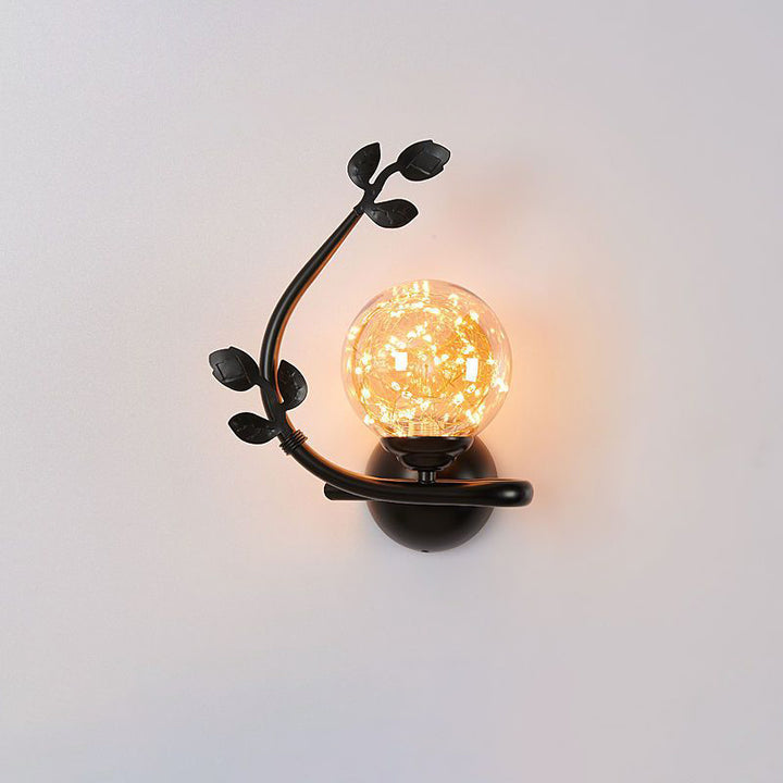 Zeitgenössische Luxus-Eisenrahmen-Glasbecher-Schirm 1-Licht-Wandleuchte für Wohnzimmer 