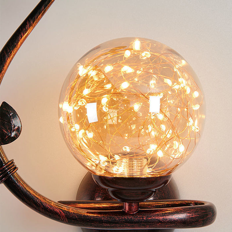 Zeitgenössische Luxus-Eisenrahmen-Glasbecher-Schirm 1-Licht-Wandleuchte für Wohnzimmer 