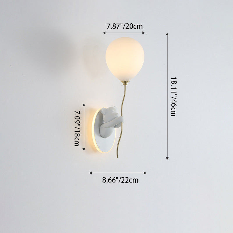 Lámpara de aplique de pared LED con pantalla de globo de vidrio de resina creativa contemporánea de oso de dibujos animados para dormitorio 