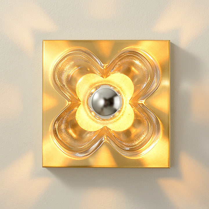 Contemporary Luxury Brass Four-Leaf Clover Glass Shade 1-Light Wall Sconce Lamp For Living Room