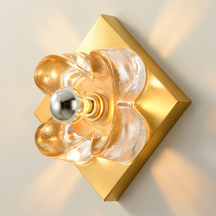 Contemporary Luxury Brass Four-Leaf Clover Glass Shade 1-Light Wall Sconce Lamp For Living Room