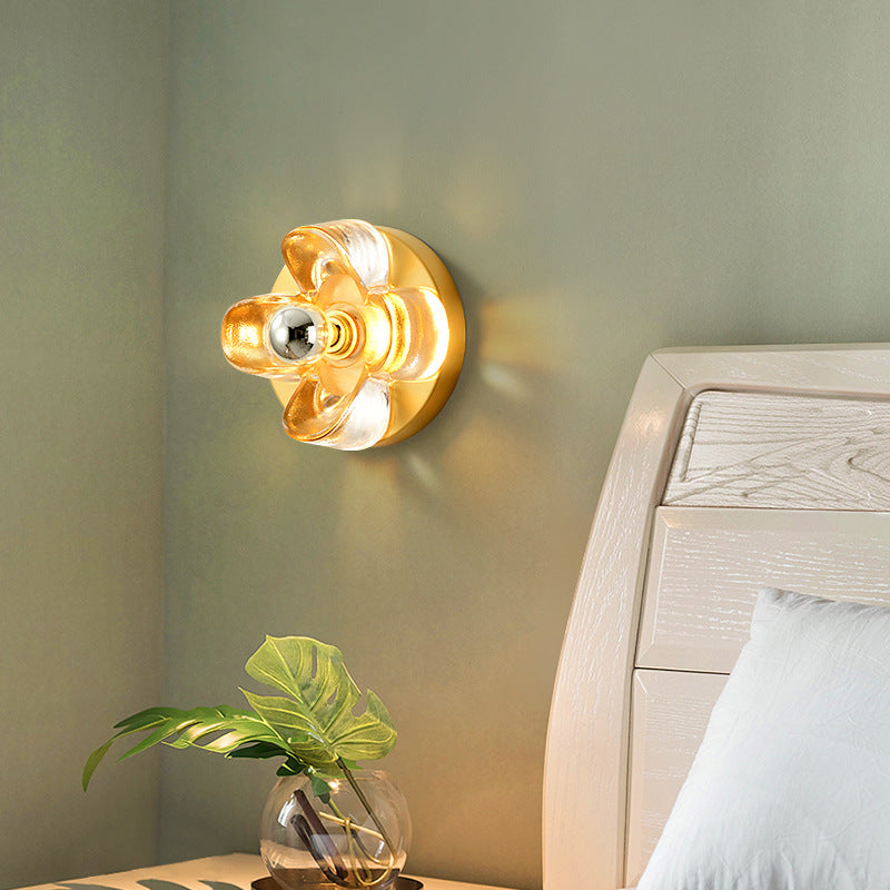 Contemporary Luxury Brass Four-Leaf Clover Glass Shade 1-Light Wall Sconce Lamp For Living Room