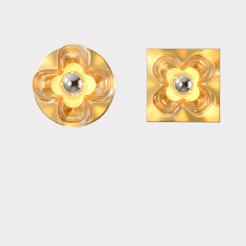 Contemporary Luxury Brass Four-Leaf Clover Glass Shade 1-Light Wall Sconce Lamp For Living Room