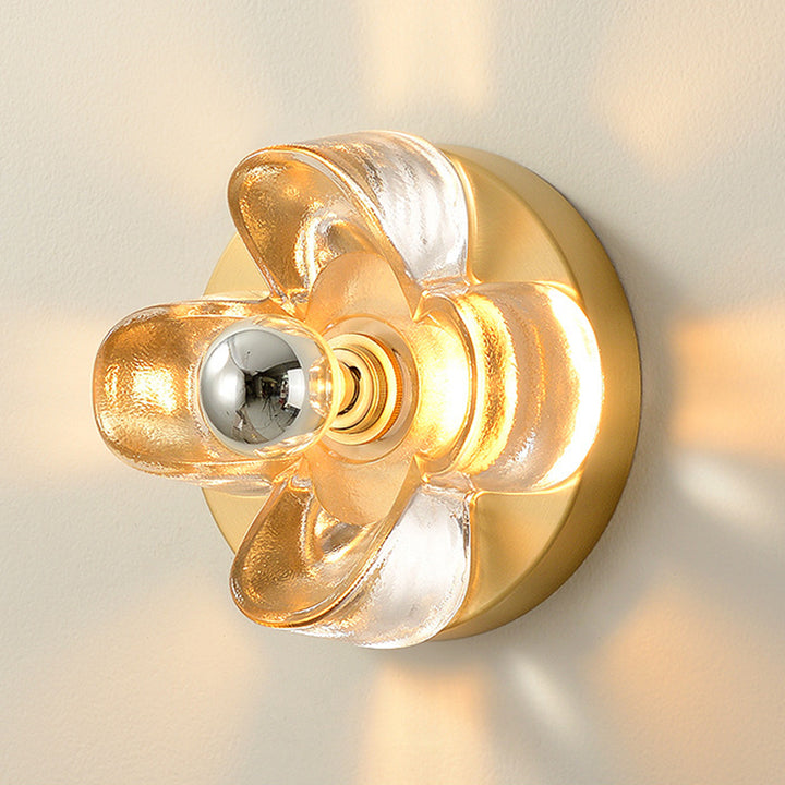 Contemporary Luxury Brass Four-Leaf Clover Glass Shade 1-Light Wall Sconce Lamp For Living Room