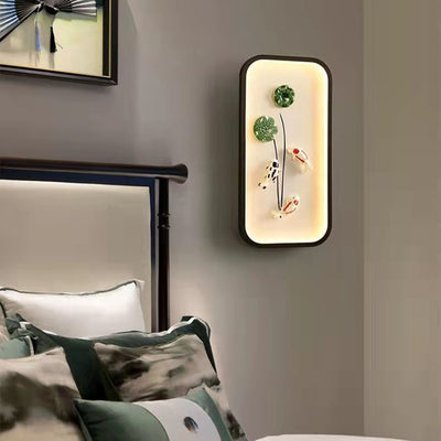 Traditionelle chinesische Lotusblatt-Pflaumenblüten-Eisen-Acryl-LED-Wandleuchte für Wohnzimmer 