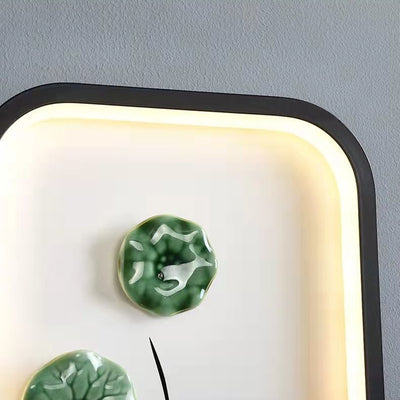 Traditionelle chinesische Lotusblatt-Pflaumenblüten-Eisen-Acryl-LED-Wandleuchte für Wohnzimmer 