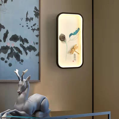 Traditionelle chinesische Lotusblatt-Pflaumenblüten-Eisen-Acryl-LED-Wandleuchte für Wohnzimmer 