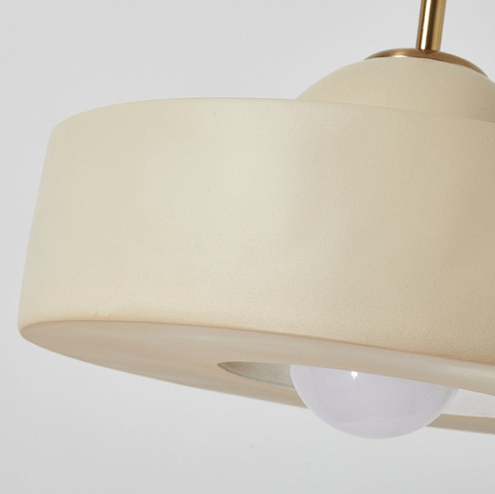 Zeitgenössisches skandinavisches Eisenharz Rundes 1-Licht Pendelleuchte für das Wohnzimmer 