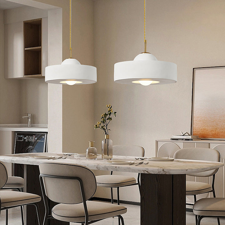 Lustre suspendu rond en résine de fer scandinave contemporain à 1 lumière pour salon 