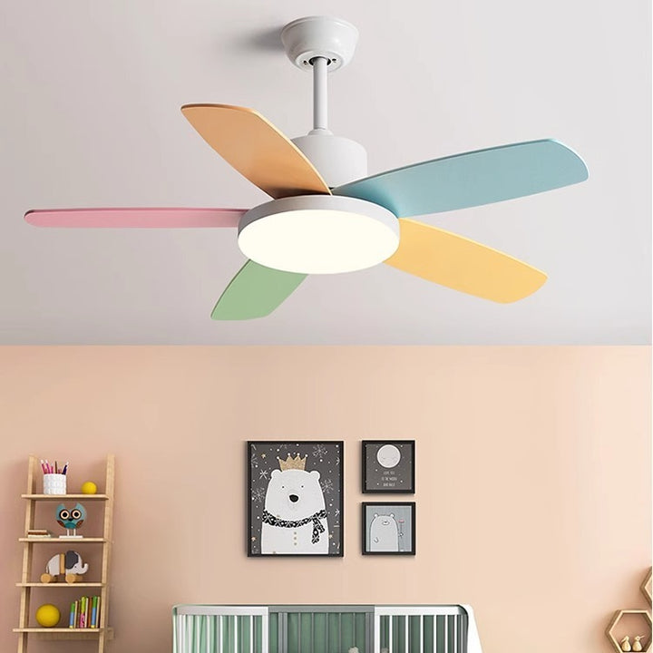 Zeitgenössischer skandinavischer Macaron-Kohlenstoffstahl-Holzventilatorflügel LED-Deckenventilatorleuchte für Wohnzimmer 