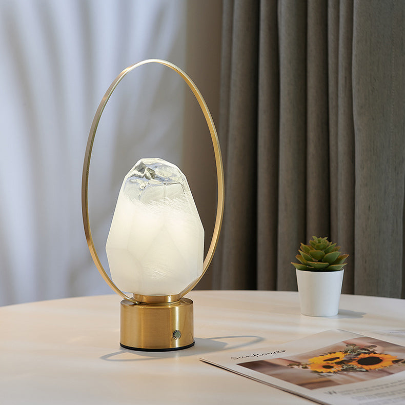 مصباح طاولة LED بظل زجاجي وحجر على شكل حلقة بيضاوية من النحاس USB بتصميم بسيط وحديث للدراسة 