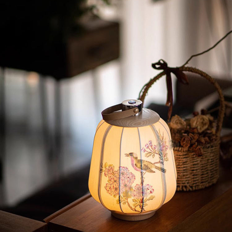 مصباح طاولة LED من الخشب الصلب مع قماش مزين بزهور وطيور البغونيا مرسومة يدويًا ومنفذ USB تقليدي ياباني للدراسة 