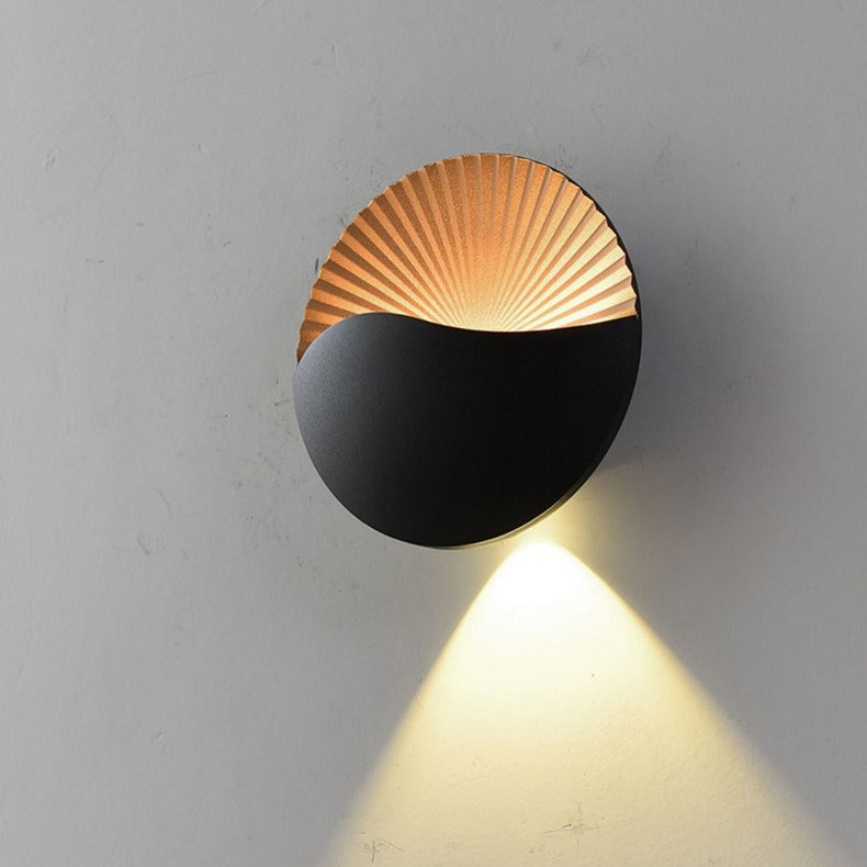 مصباح جداري خارجي LED دائري من الألومنيوم بتصميم بسيط وحديث للحديقة 