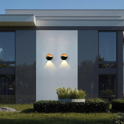 مصباح جداري خارجي LED دائري من الألومنيوم بتصميم بسيط وحديث للحديقة 