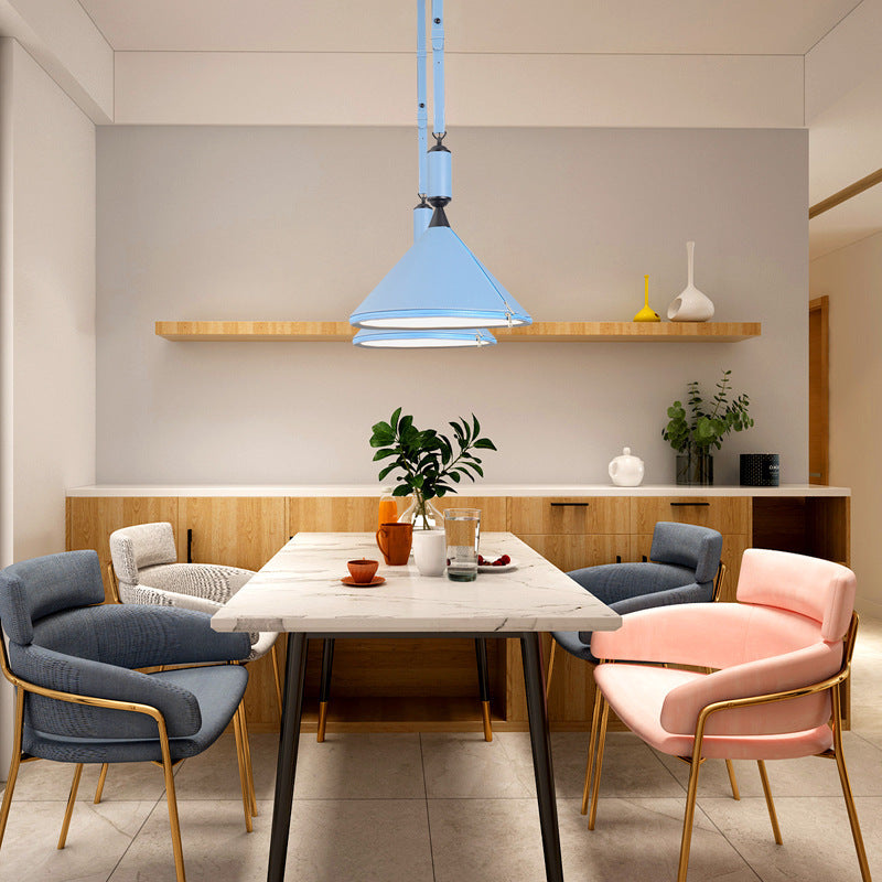 Lámpara colgante contemporánea escandinava de cuero cónica acrílica de 1 luz para dormitorio 