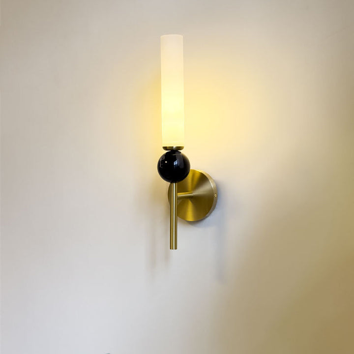 Lámpara de pared de 1 luz con pantalla de acrílico en forma de tira larga de mármol de cobre moderno para la mesita de noche 