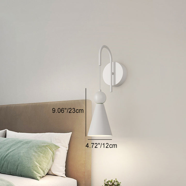 Zeitgenössische skandinavische Eisen-geometrische Kegel-LED-Wandleuchte für das Wohnzimmer 