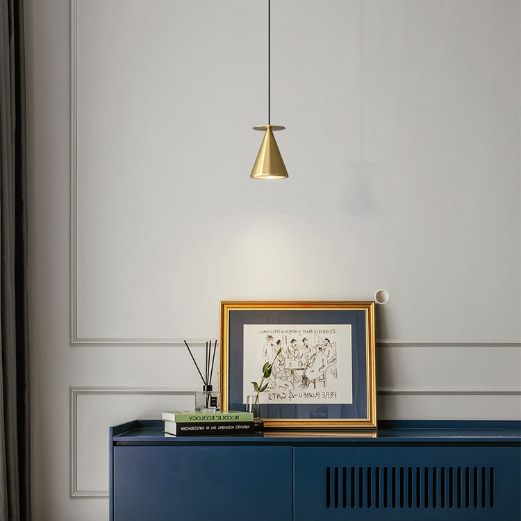 Lustre LED conique géométrique en cuivre moderne et luxueux pour salon 