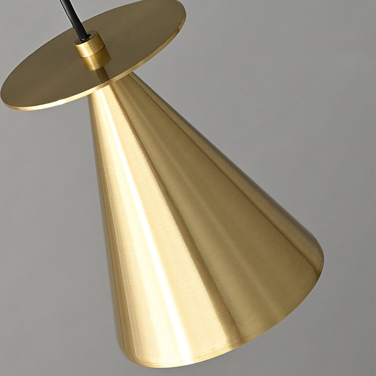 Lustre LED conique géométrique en cuivre moderne et luxueux pour salon 