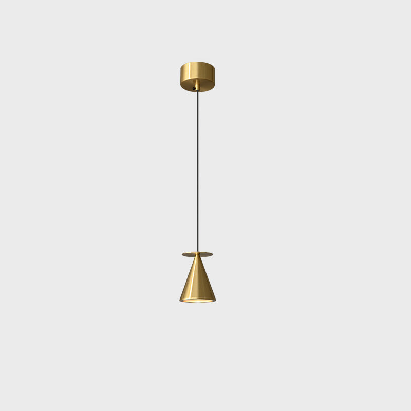 Lustre LED conique géométrique en cuivre moderne et luxueux pour salon 