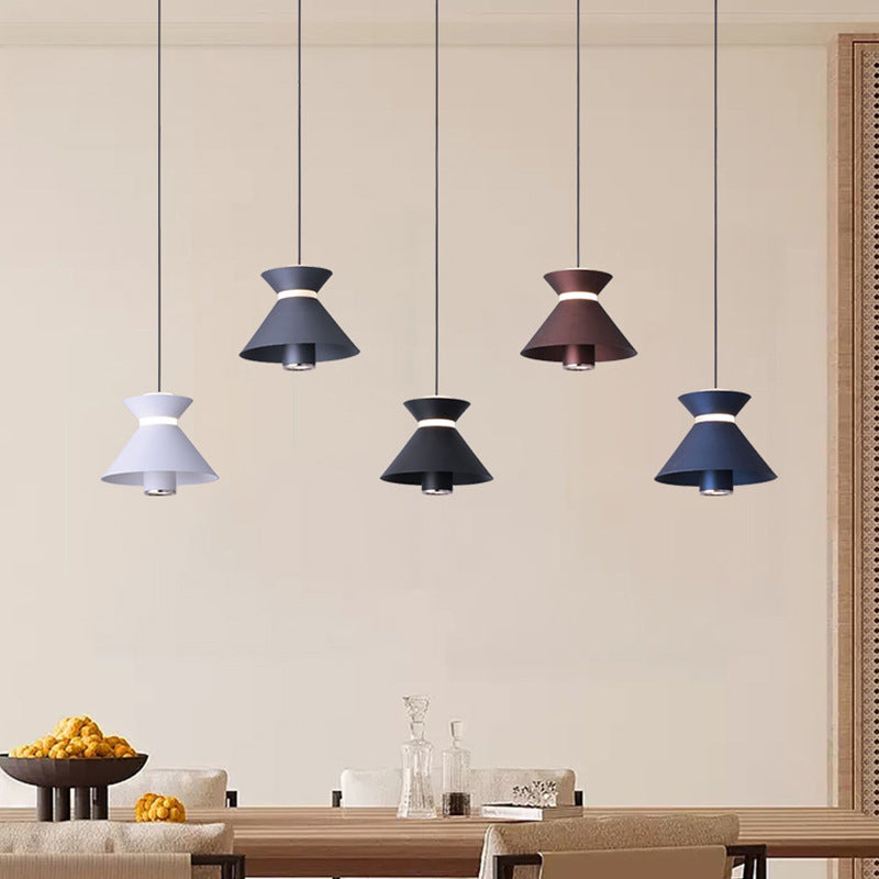 Zeitgenössische nordische Eisen-Aluminium-geometrische halbkonische LED-hebebare Pendelleuchte für das Schlafzimmer 