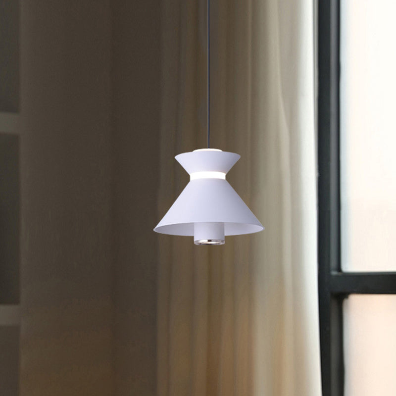 Zeitgenössische nordische Eisen-Aluminium-geometrische halbkonische LED-hebebare Pendelleuchte für das Schlafzimmer 