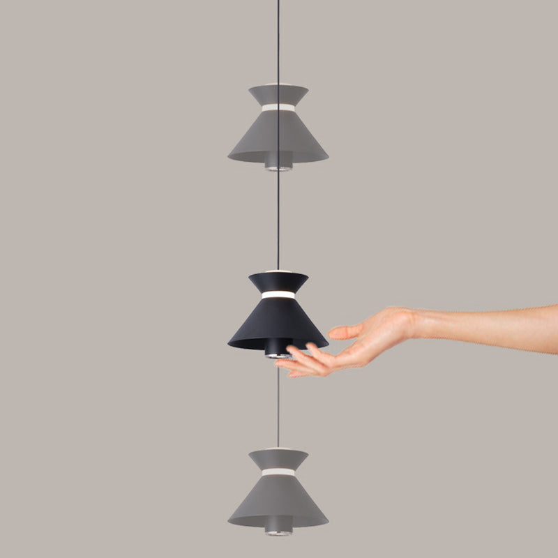 Zeitgenössische nordische Eisen-Aluminium-geometrische halbkonische LED-hebebare Pendelleuchte für das Schlafzimmer 