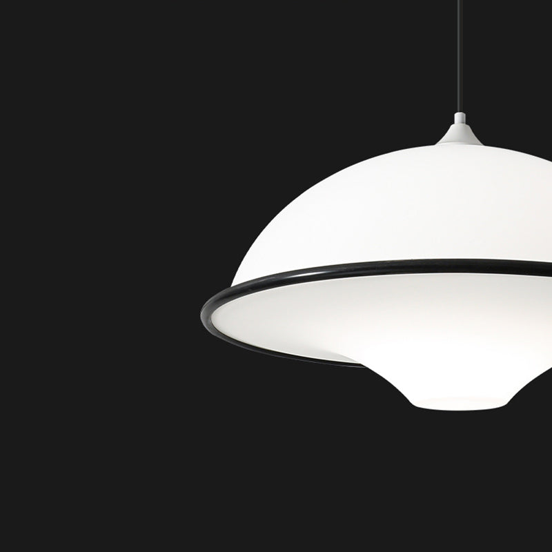 Zeitgenössische nordische Eisen-Glas-Fliegende-Untertasse-Schirm LED Pendelleuchte für das Schlafzimmer 