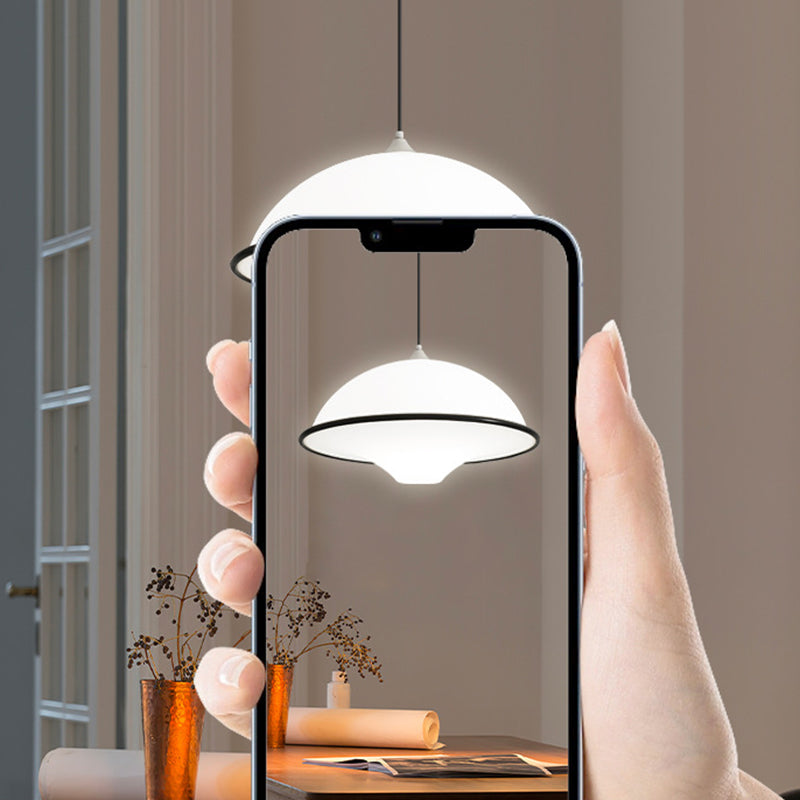 Zeitgenössische nordische Eisen-Glas-Fliegende-Untertasse-Schirm LED Pendelleuchte für das Schlafzimmer 