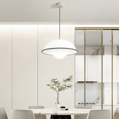 Zeitgenössische nordische Eisen-Glas-Fliegende-Untertasse-Schirm LED Pendelleuchte für das Schlafzimmer 