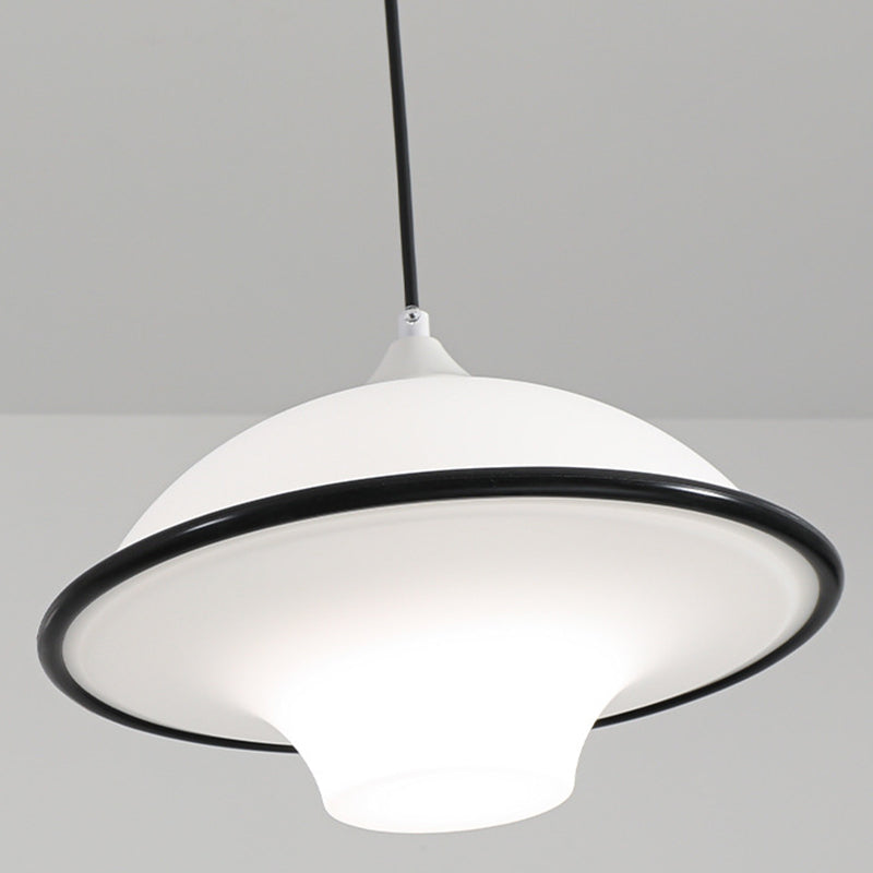 Zeitgenössische nordische Eisen-Glas-Fliegende-Untertasse-Schirm LED Pendelleuchte für das Schlafzimmer 