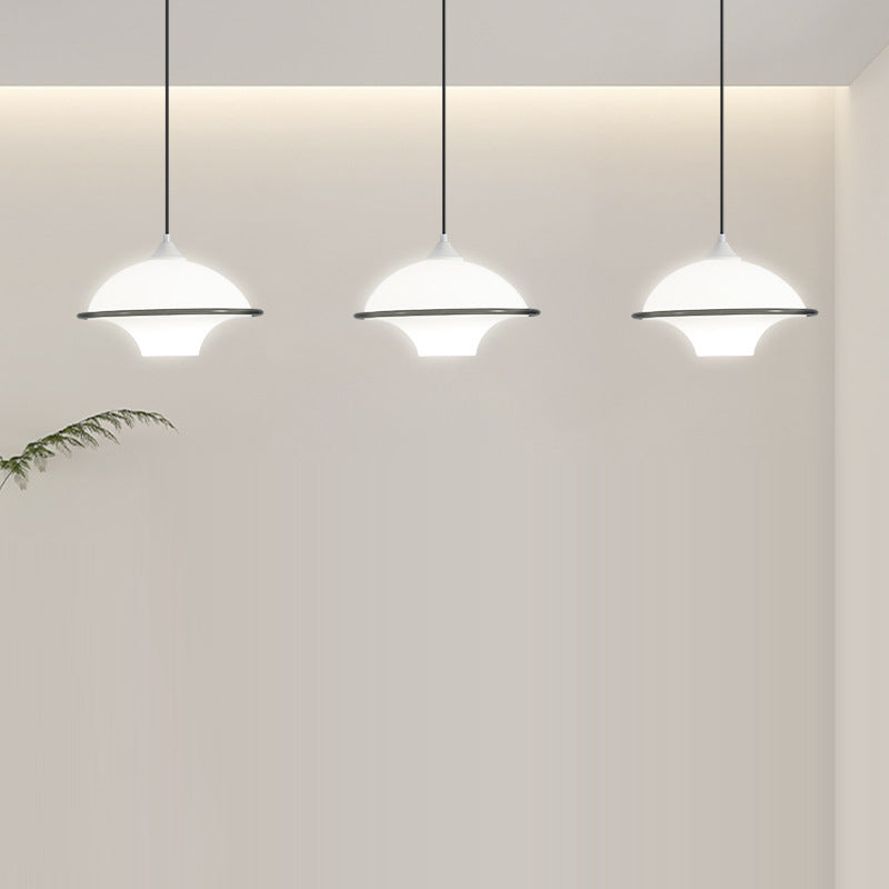 Zeitgenössische nordische Eisen-Glas-Fliegende-Untertasse-Schirm LED Pendelleuchte für das Schlafzimmer 