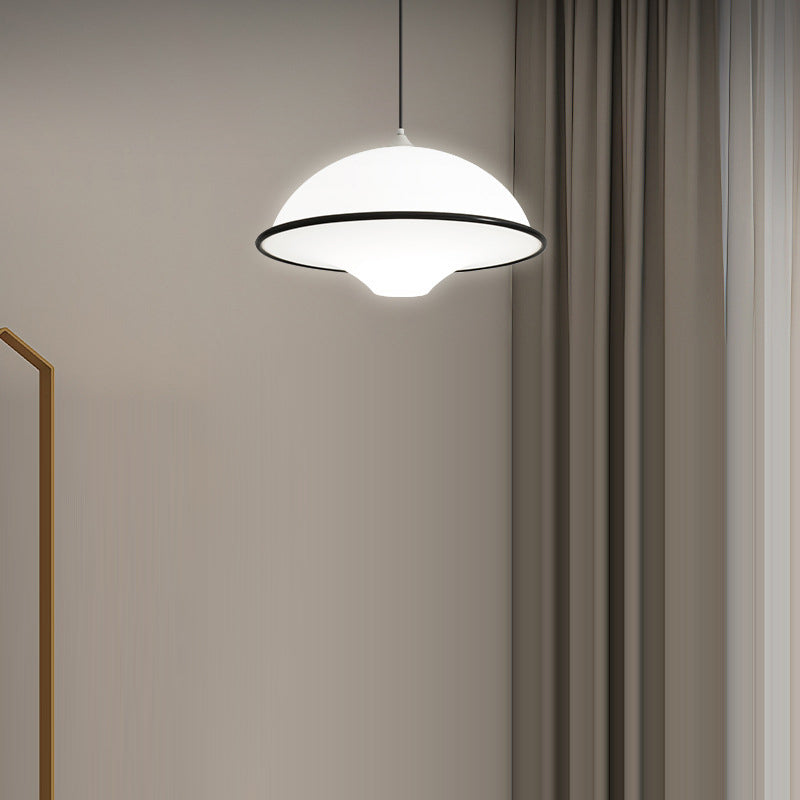Zeitgenössische nordische Eisen-Glas-Fliegende-Untertasse-Schirm LED Pendelleuchte für das Schlafzimmer 