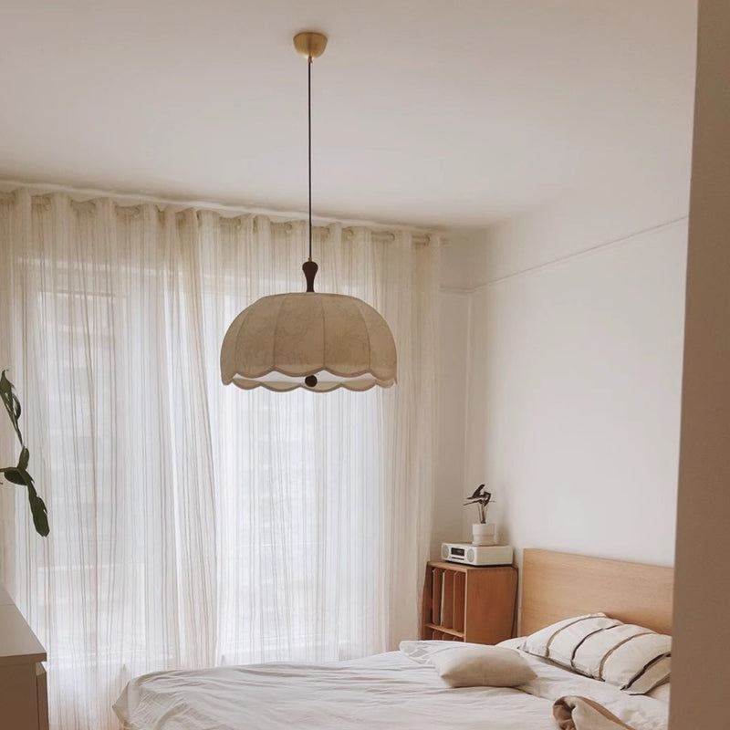 Traditioneller französischer Kronleuchter aus Eschenholz mit Blumenmuster und Stoffschirm, 4-flammig, für das Wohnzimmer 