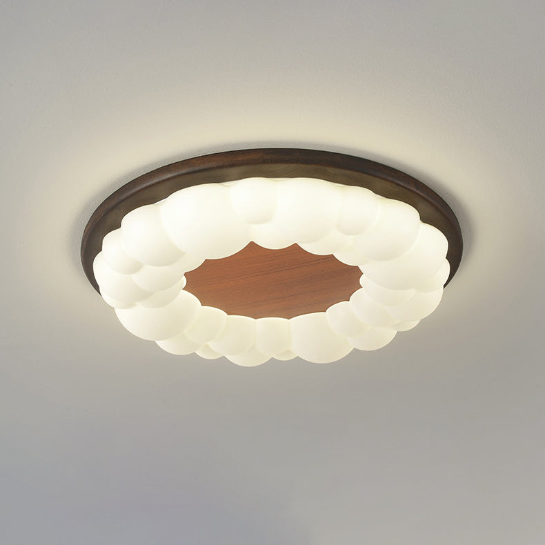 Plafonnier LED en bois massif nordique contemporain avec abat-jour en acrylique en forme de nuage pour chambre 