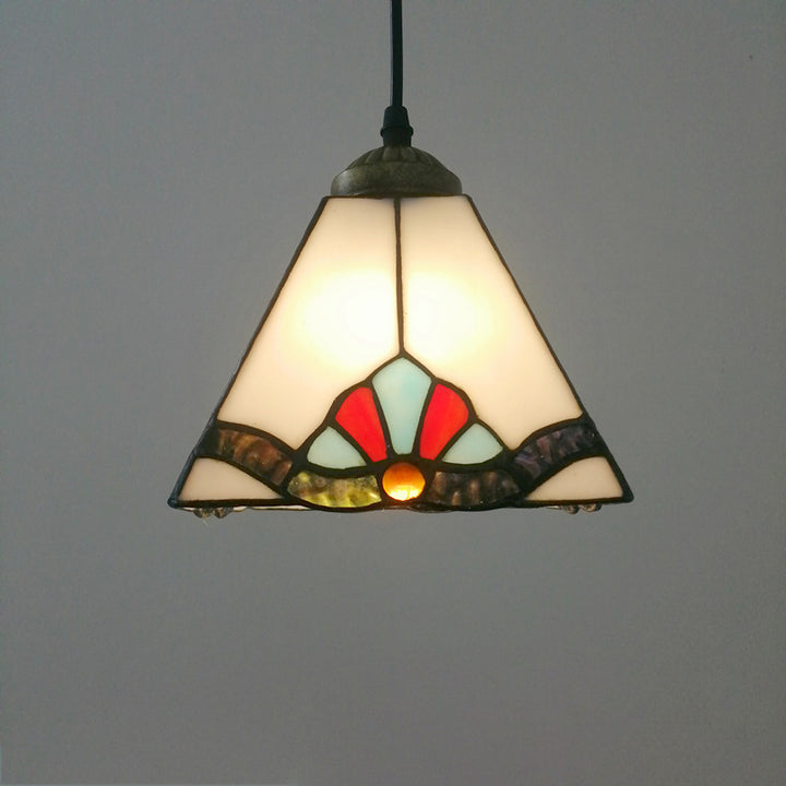 Pantalla de pirámide con patrón geométrico de vidrio Tiffany tradicional de una luz para lámpara colgante en la sala de estar 