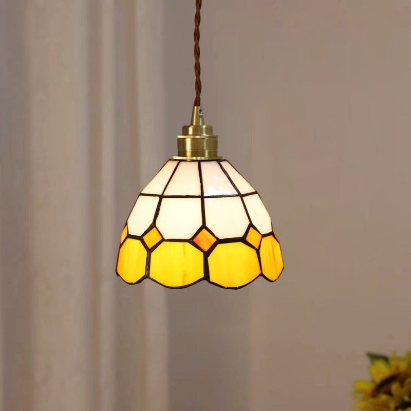 Lámpara colgante de 1 luz de vidrio teñido de latón con diseño de patchwork a cuadros tradicional Tiffany para dormitorio 