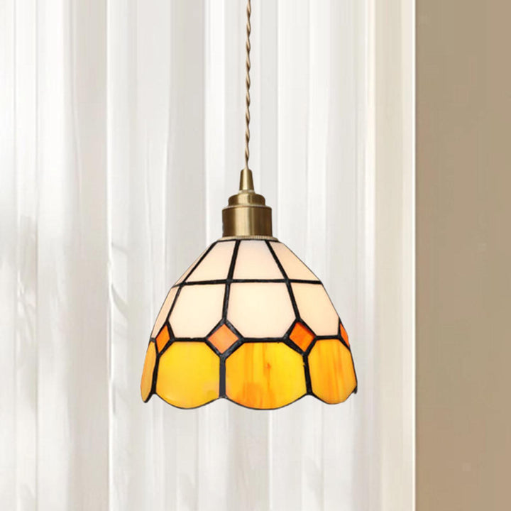 Lámpara colgante de 1 luz de vidrio teñido de latón con diseño de patchwork a cuadros tradicional Tiffany para dormitorio 