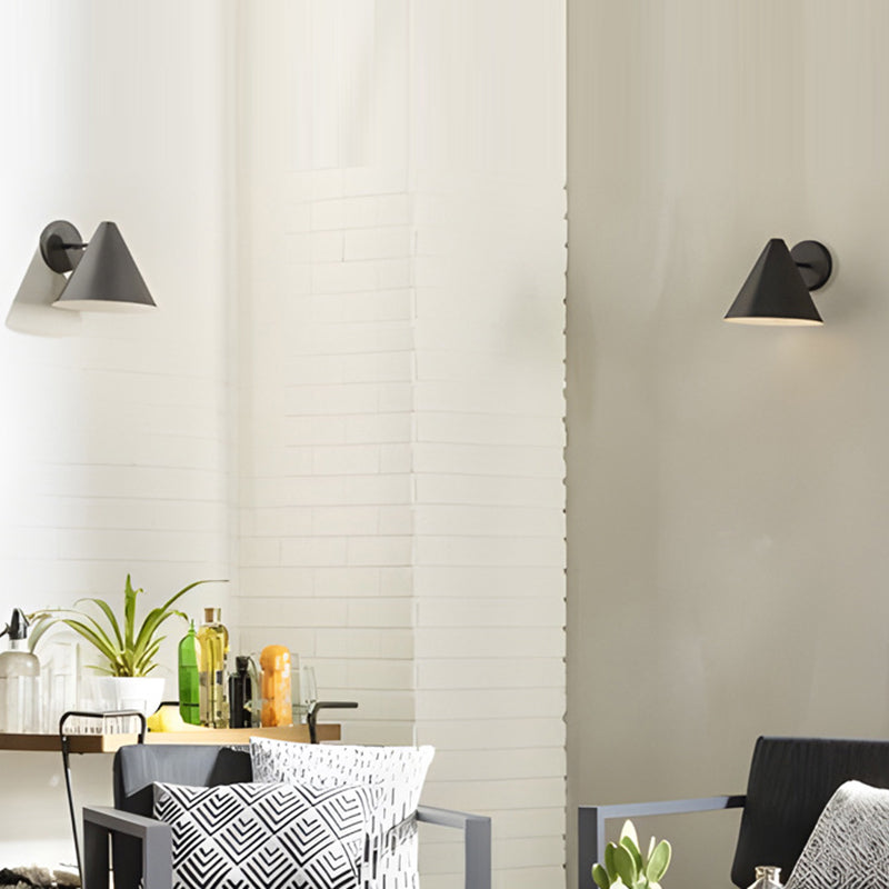 Applique murale étanche contemporaine en fer industriel géométrique cône 1-lumière pour patio extérieur 