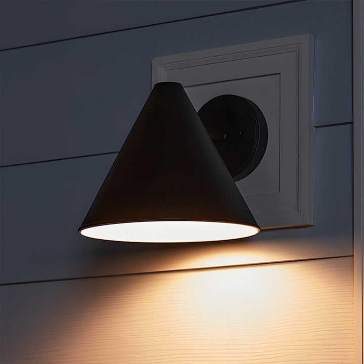 Zeitgenössische industrielle Eisen-geometrische Kegel 1-Licht Outdoor wasserdichte Wandleuchte für Außenbereich Terrasse 