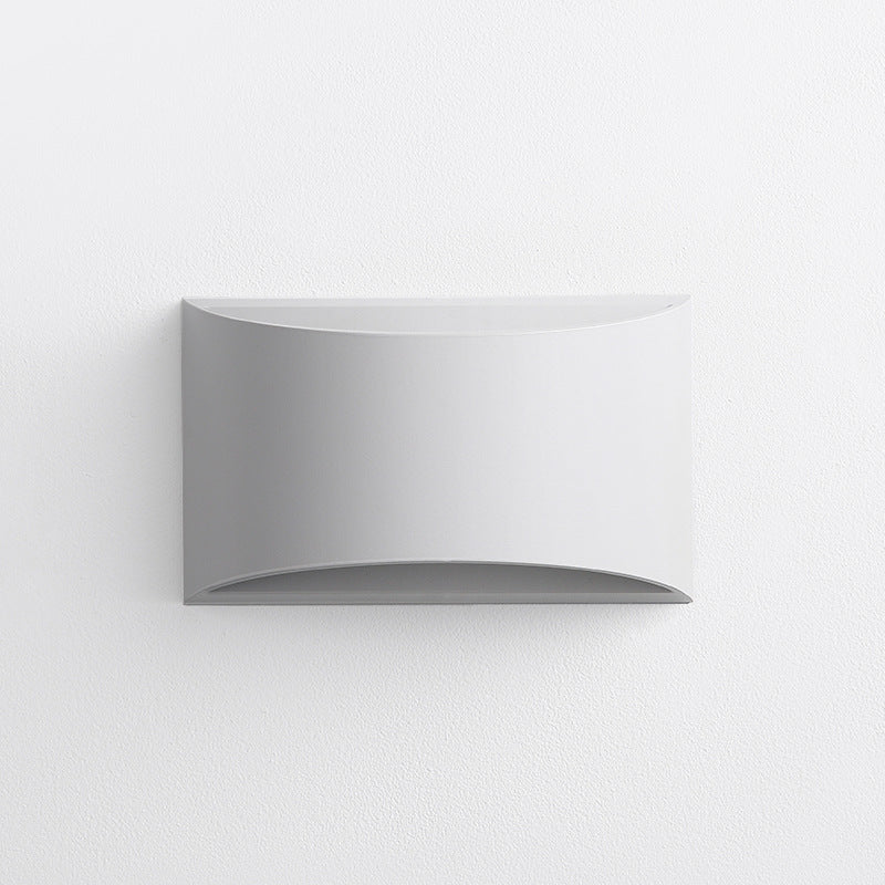 Applique murale LED moderne minimaliste en aluminium courbé, éclairée de haut en bas, pour patio extérieur 
