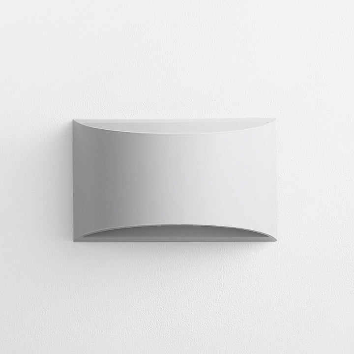 Applique murale LED moderne minimaliste en aluminium courbé, éclairée de haut en bas, pour patio extérieur 