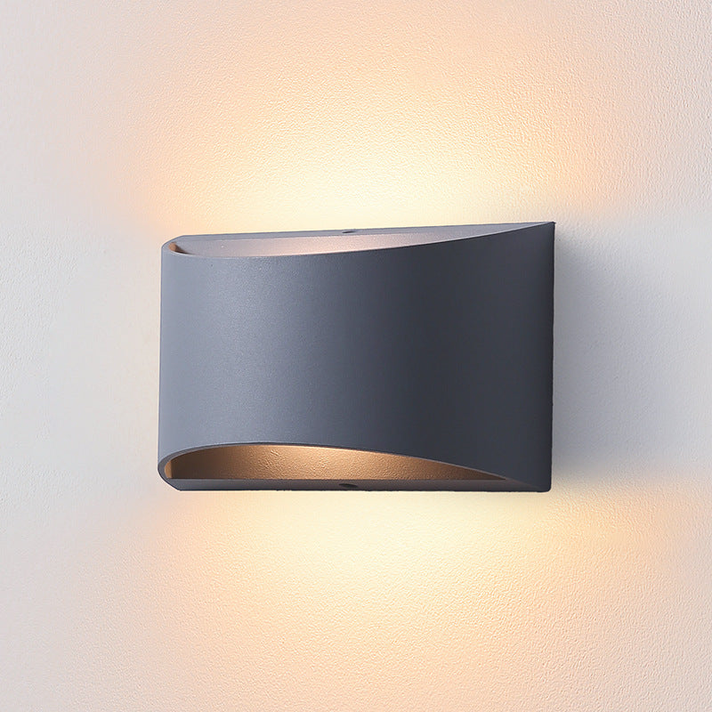 Applique murale LED moderne minimaliste en aluminium courbé, éclairée de haut en bas, pour patio extérieur 