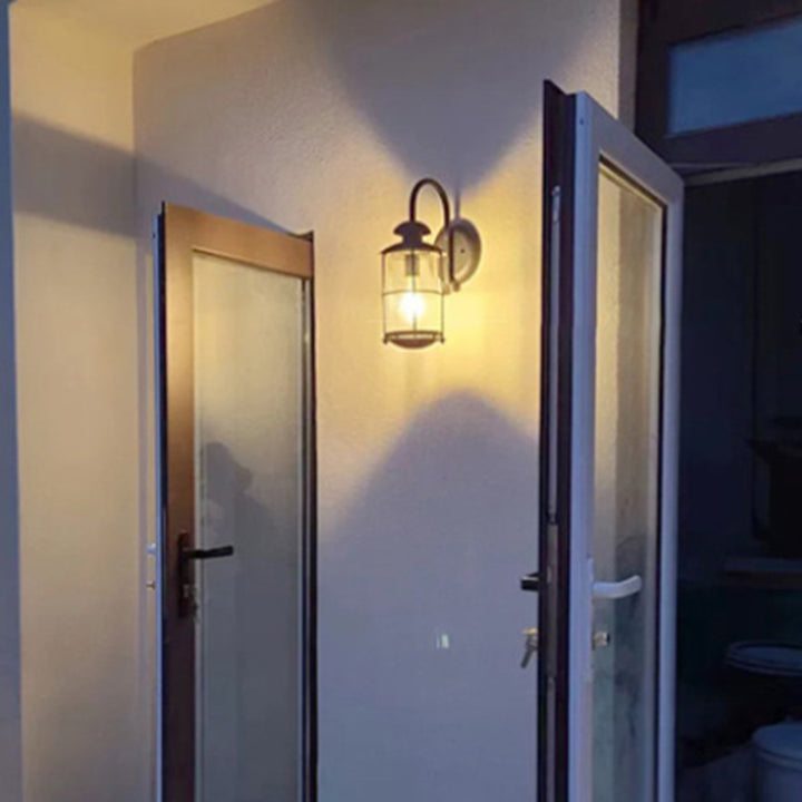 Zeitgenössische Einfachheit Eisenrahmen Glaszylinder 1-Licht Outdoor Wasserdichte Wandleuchte für Garten 