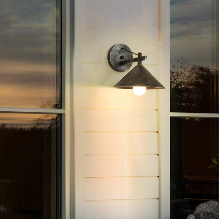 Lámpara de aplique de pared impermeable para exteriores con cono geométrico de hierro nórdico contemporáneo de 1 luz para jardín 