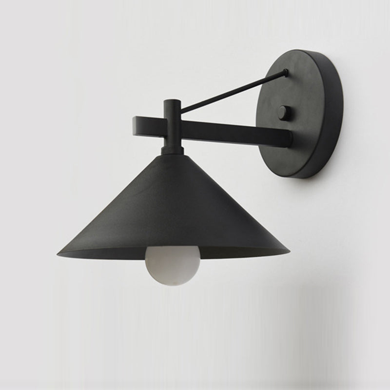 Lámpara de aplique de pared impermeable para exteriores con cono geométrico de hierro nórdico contemporáneo de 1 luz para jardín 