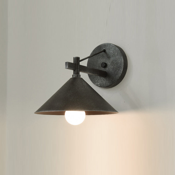 Lámpara de aplique de pared impermeable para exteriores con cono geométrico de hierro nórdico contemporáneo de 1 luz para jardín 