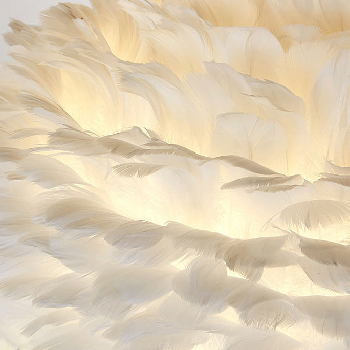 Lámpara de mesa de 1 luz con trípode de hardware y pantalla esférica de plumas francesa tradicional para dormitorio 